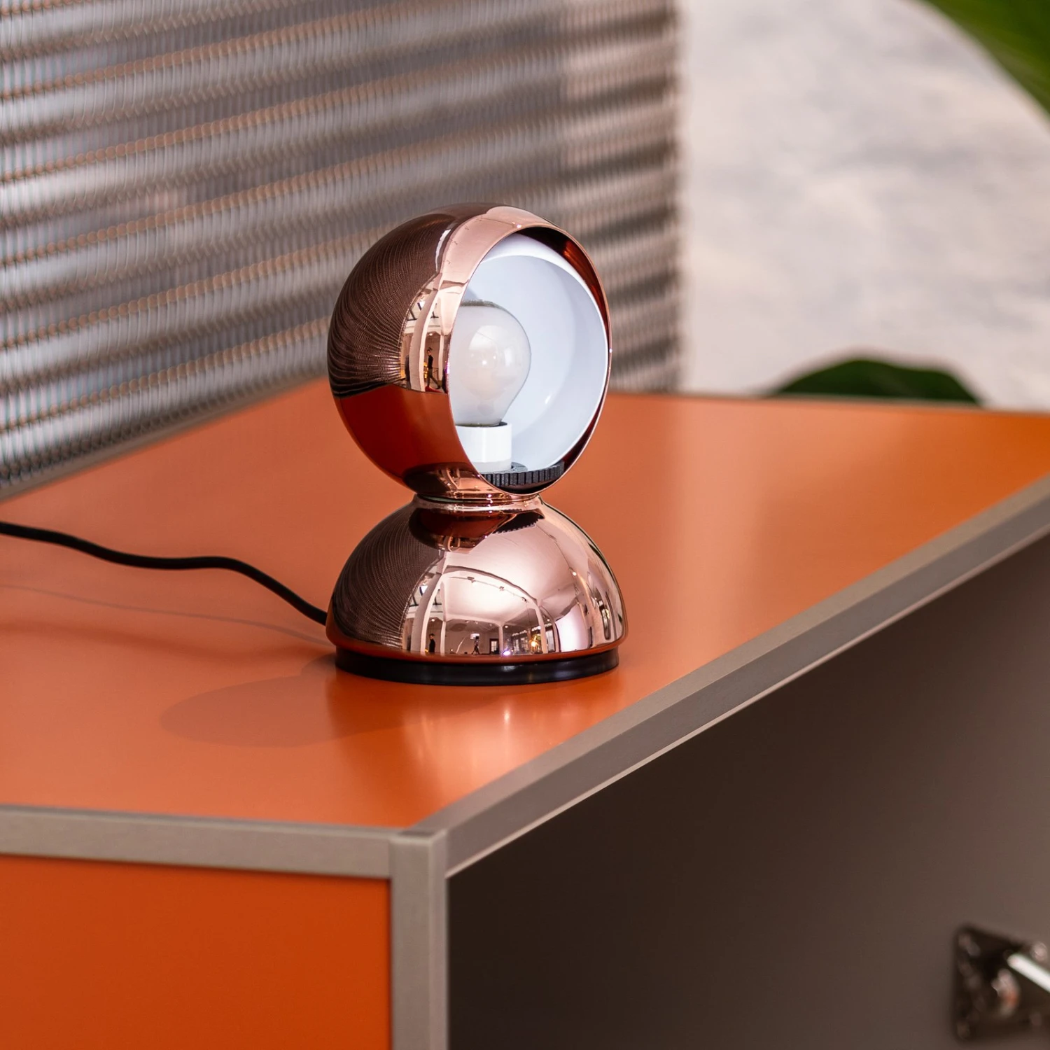 Artemide Eclisse Tischleuchte, Kupfer 2 Artemide Eclisse Tischleuchte, Kupfer – Bild 2