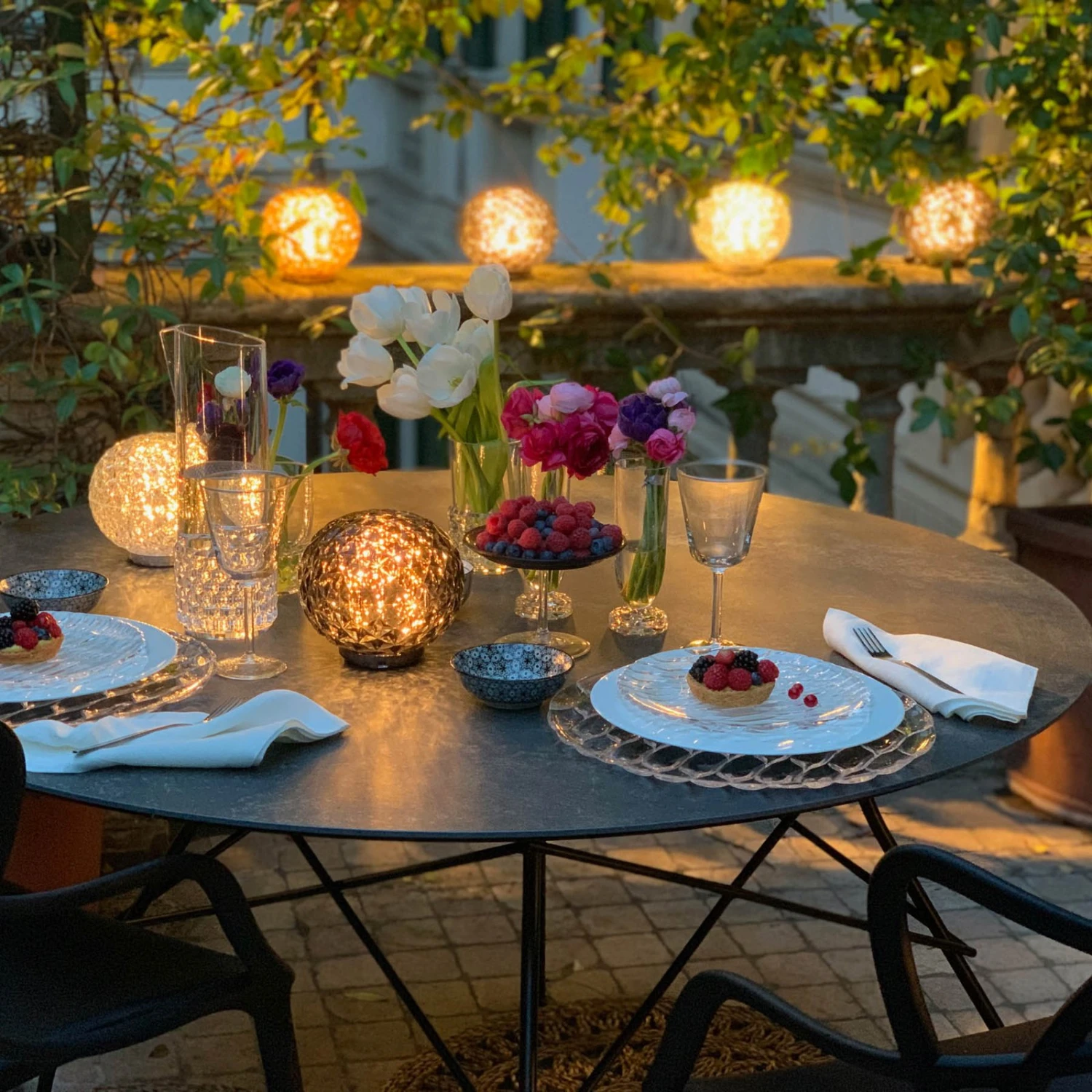 Kartell Mini Planet LED-Tischleuchte, Rauchgrau 8 Kartell Mini Planet LED-Tischleuchte, Rauchgrau – Bild 8