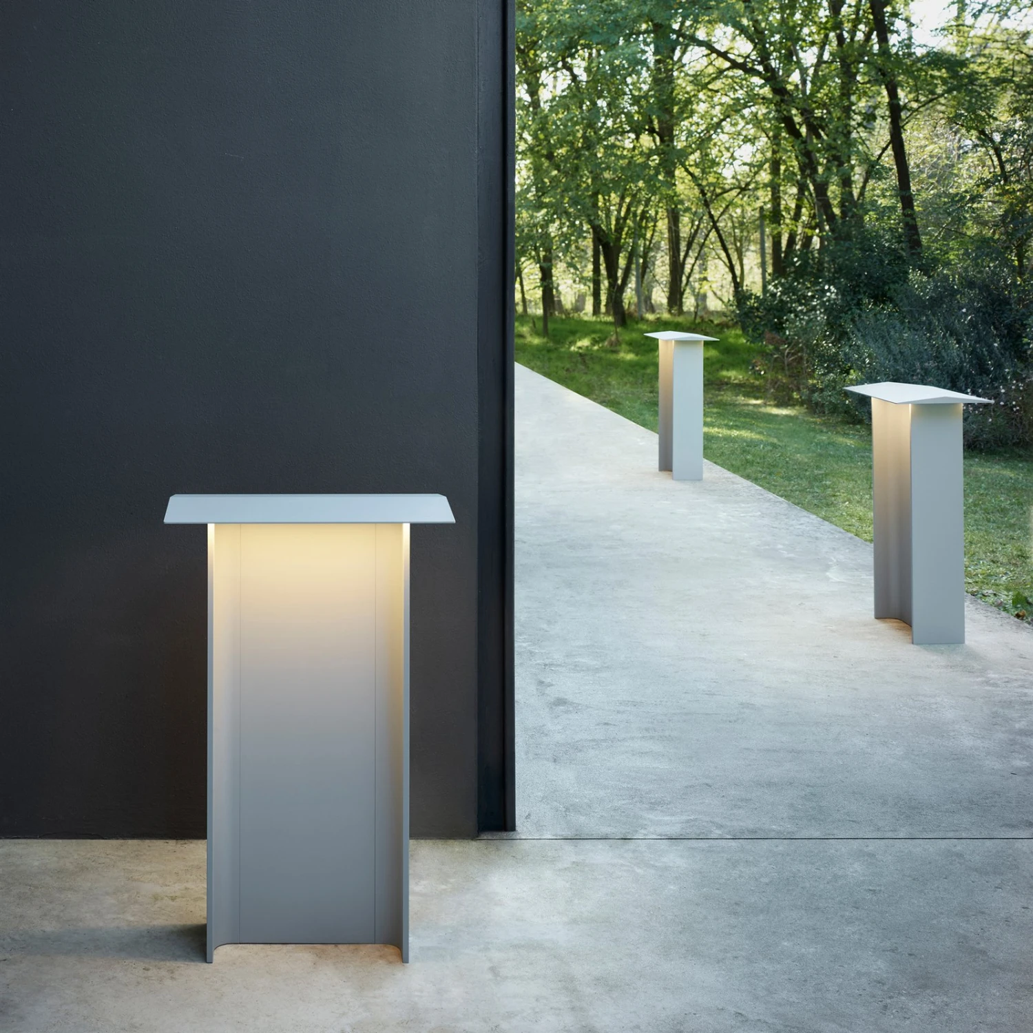 Luceplan Fienile LED-Wegeleuchte 72 Cm Hellgrau 2 Luceplan Fienile LED-Wegeleuchte 72 Cm Hellgrau – Bild 2