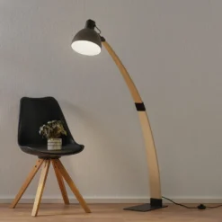 Flotte Stehleuchte Curf Mit Schwarzem Lampenschirm