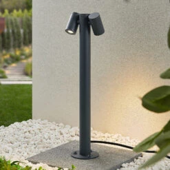 Lucande Saige LED-Sockelleuchte 2-fl., 50 Cm