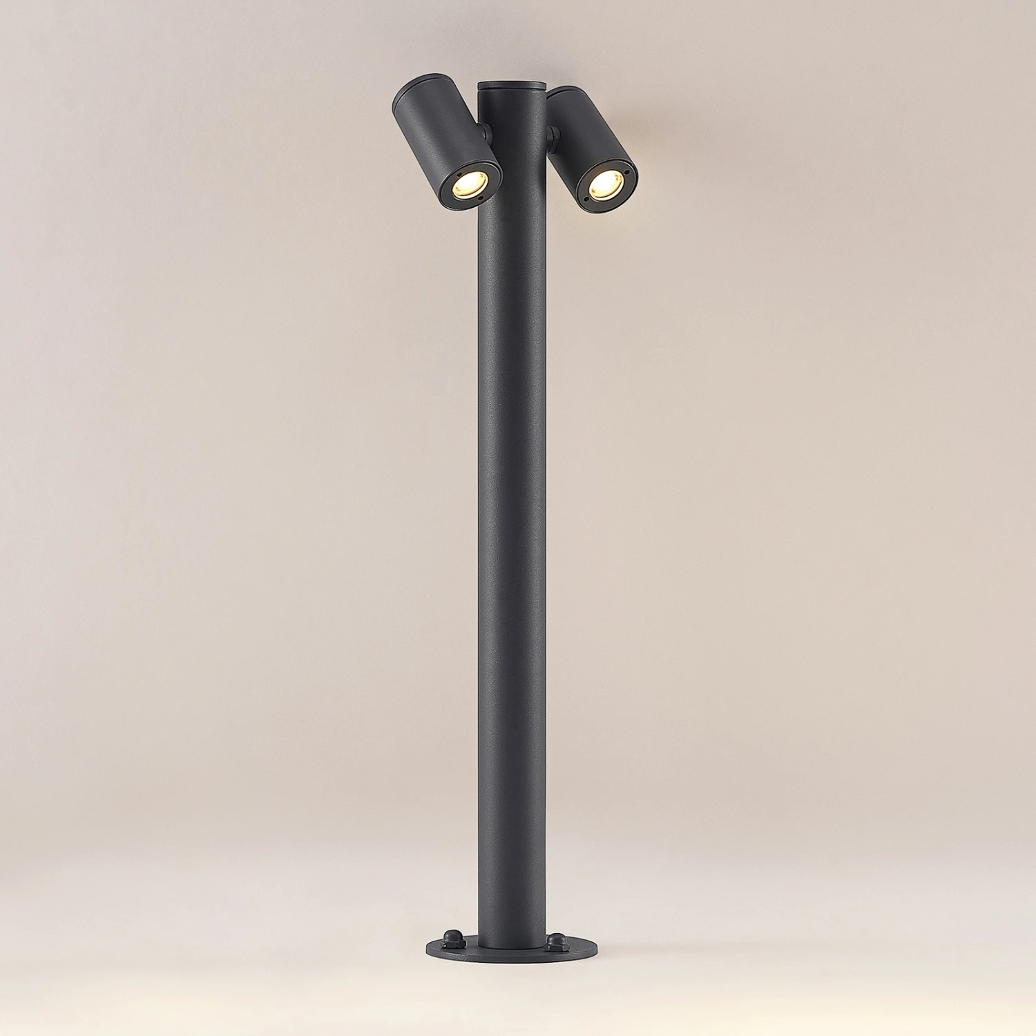 Lucande Saige LED-Sockelleuchte 2-fl., 50 Cm 6 Lucande Saige LED-Sockelleuchte 2-fl., 50 Cm – Bild 6