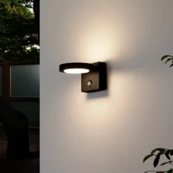 Lucande Belna LED-Außenwandlampe, Grafit, Sensor