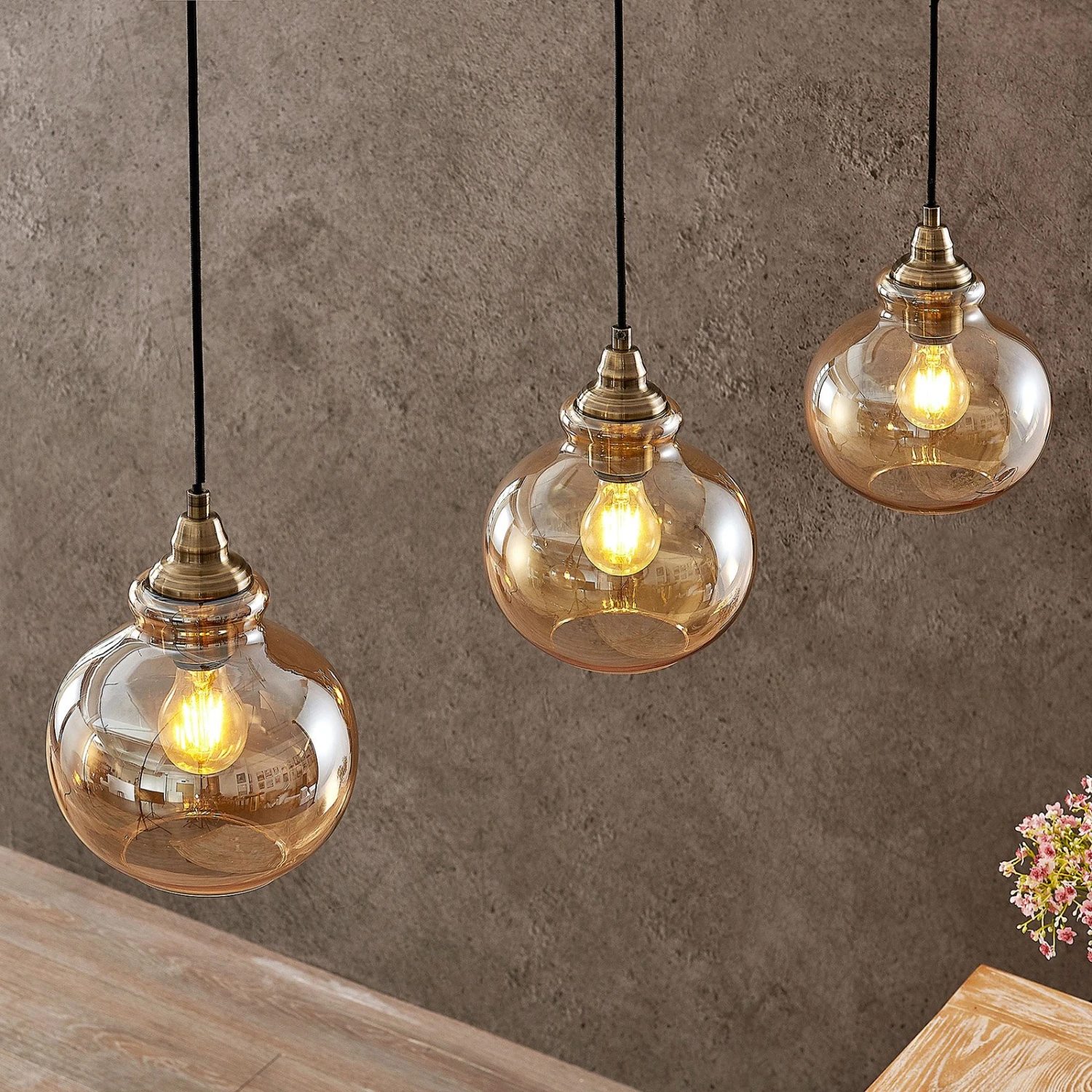 Lindby Tymoni Glas-Pendelleuchte, Amber, 3-fl. 8 Lindby Tymoni Glas-Pendelleuchte, Amber, 3-fl. – Bild 8