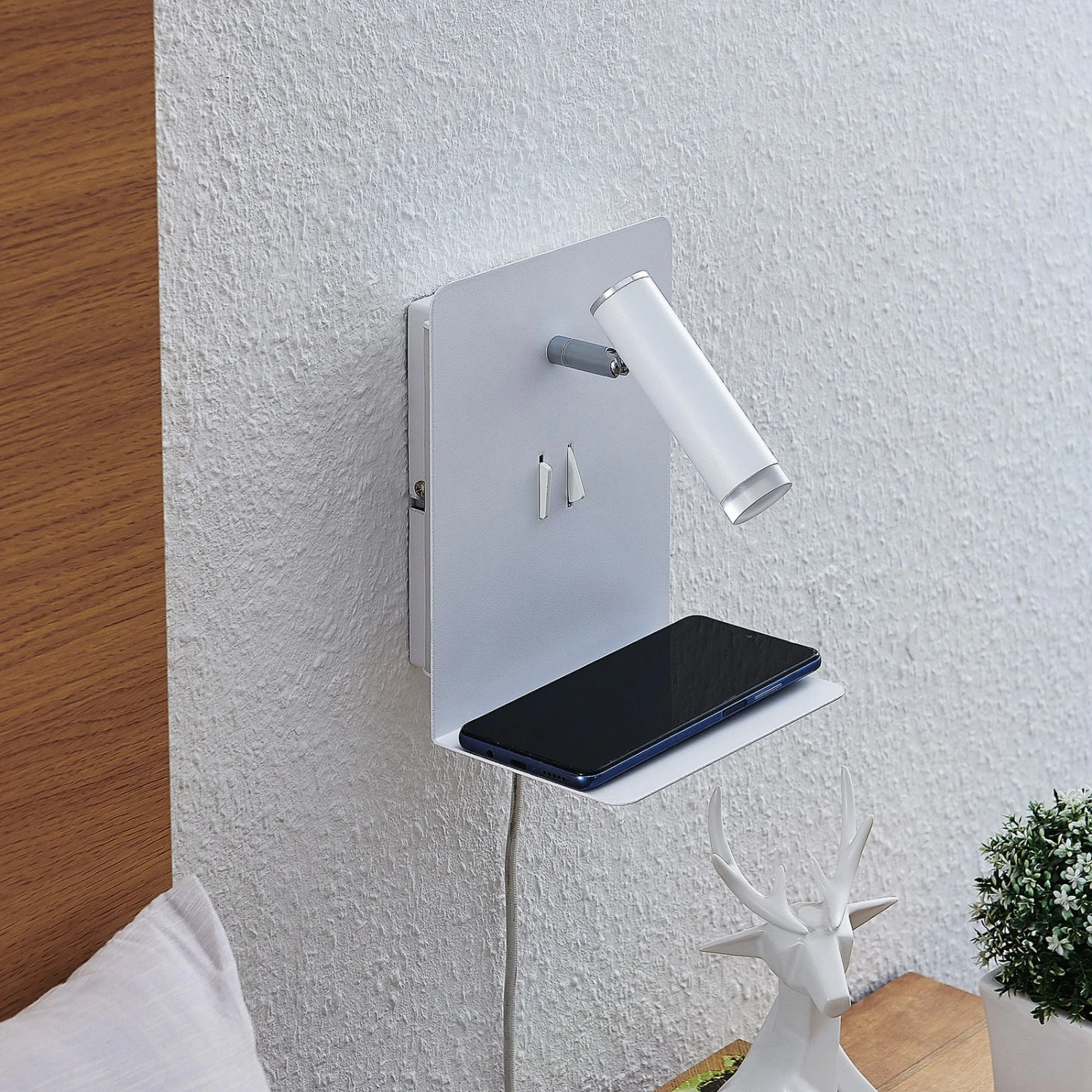 Lucande Zavi LED-Wandspot Mit Ablage, USB, Weiß 3 Lucande Zavi LED-Wandspot Mit Ablage, USB, Weiß – Bild 3